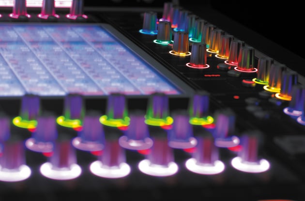 HTL(フルカラーLEDでチャンネルを簡単に識別可能)